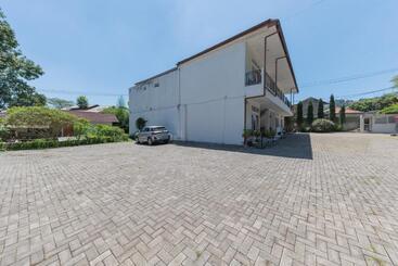 Hotel Urbanview Near Noah S Park Lembang Bandung