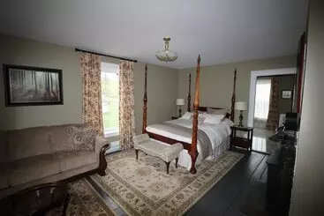 Maplehurst Manor Bed And Breakfast