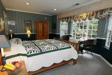 Mccaffrey House Bed And Breakfast Inn