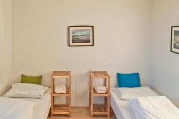 پانسیون Skyrhusid Hi Hostel