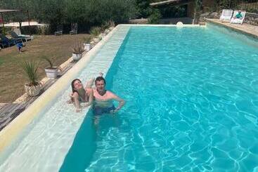 一軒屋 Le Mas Des Oules