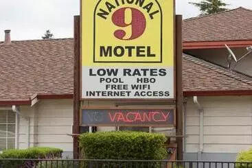 National 9 Motel