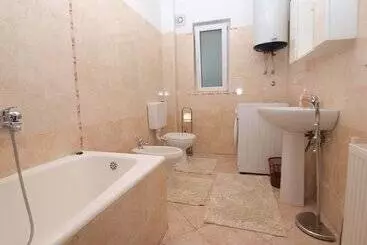 آپارتمان‌های توریست‌ها Apartments Marija 1198