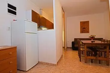 ツーリストアパートメント Apartments Ivan 1408