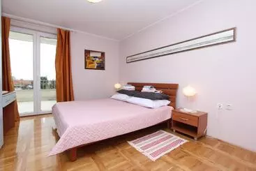 ツーリストアパートメント Apartments El Corsaro