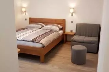 پانسیون Apartments And Rooms Milena