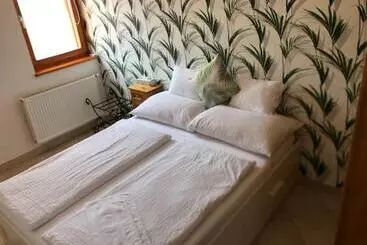 Pensione Sárgaház