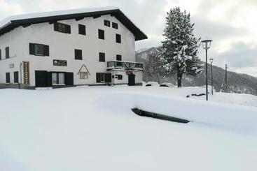 هاستل Locanda Ristorante Bar Del Lago