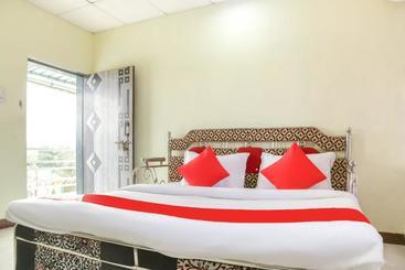 Hotell Oyo 66401 Matoshree Garden Resort