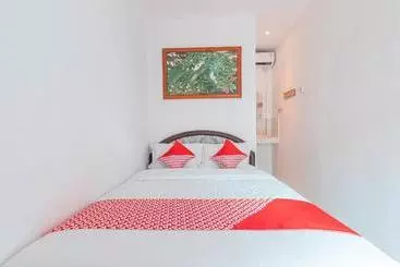 Hotel Oyo 2229 Dolfie Residence