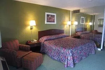 هتل Topeka Plaza Inn