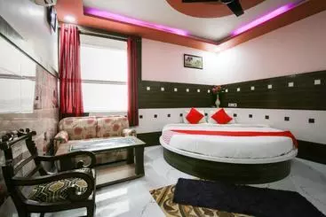Hotel Oyo 63730  Sahanshah