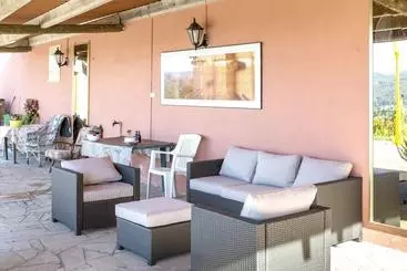 Tourist flats Spacious House With Mountain View In Carboeiro De Francia