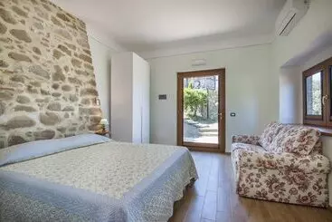 Maaseutuhotelli Agriturismo Oliviera Winery & Hiking