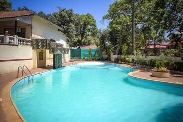 هتل Adamo The Village