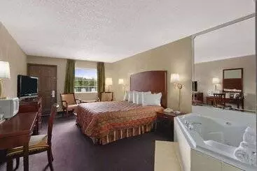 בית מלון כפרי Days Inn By Wyndham Branson/near The Strip