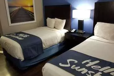 Отель Days Inn By Wyndham Thomson