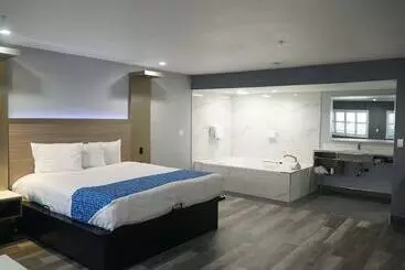 Отель Travelodge By Wyndham Whittier