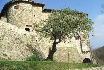 Cabane Château Le Combet  Gîte Le Petit Donjon