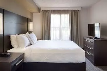 住所  Sonesta Es Suites Fresno