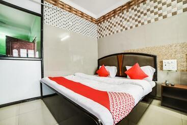 Hotel Oyo 67287 Dkr Regency