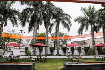 酒店 Oyo 66066 Grand Nanki Palace