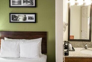هتل Sleep Inn Airport