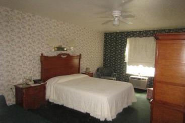 فندق Step Back Inn