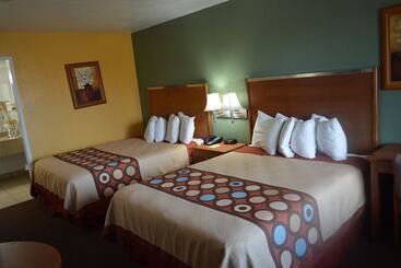 هتل Super 8 By Wyndham St. George Ut