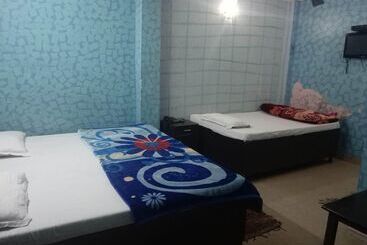 פנסיון Sri Sai Inn