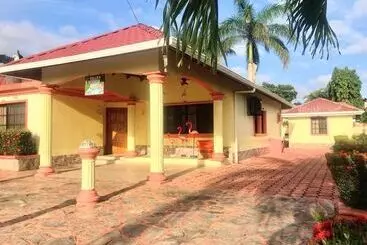 آپارتمان‌های توریست‌ها Shores Plantation