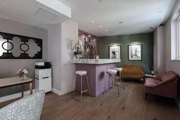 هتل 123 Mainstreet Boutique