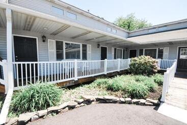 Hotell East Shore Lodging