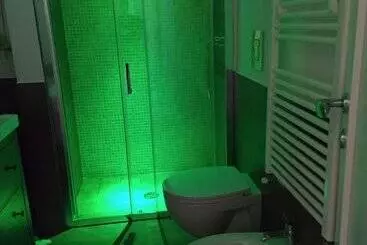 تختخواب و صبحانه Open