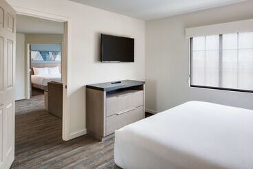 Отель Hyatt House Boston Waltham