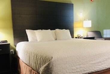 فندق على الطريق Americinn By Wyndham Columbus Wisconsin