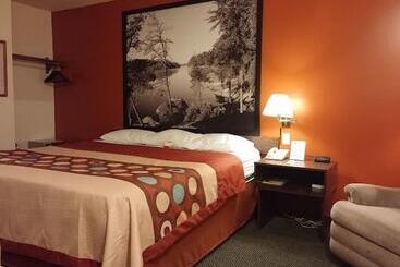 مُتل Iron Mountain Inn & Suites