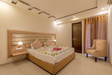 Hotel White Rock By The Solitaire Hospitality