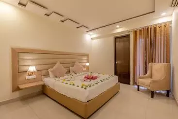 Hotel White Rock By The Solitaire Hospitality