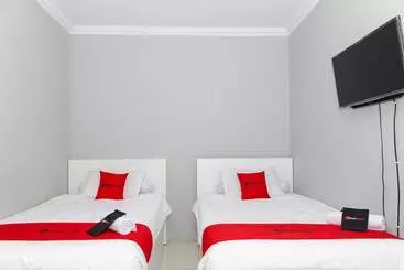 Pensión Reddoorz Plus Near Transmart Kairagi Dua Manado