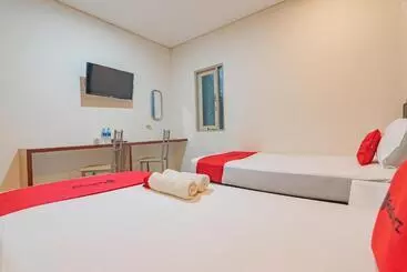 ペンション Reddoorz At Rajawali Km 5 Palangkaraya
