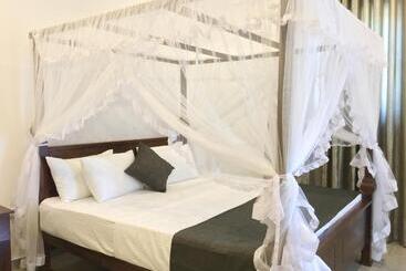 Hotel Grand Elephant Mirissa