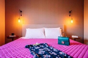 Elite Cottages   Adults Only