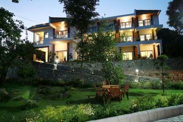 Hotel 7heaven Bhimtal