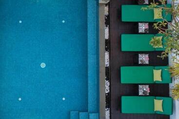 هتل People By The Community