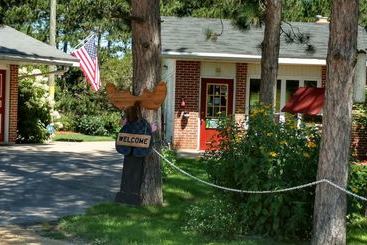 Crossroads Motel And Cabins
