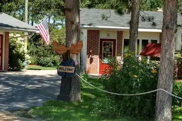 Crossroads Motel And Cabins