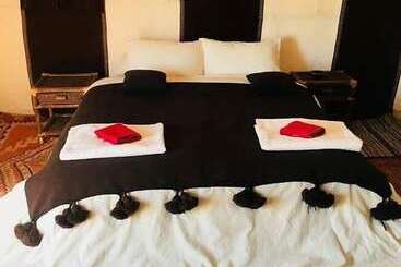 Hotell Bivouac Les Clés De Desert