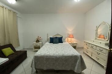 پانسیون Apartamentos Confortables  Aeropuerto