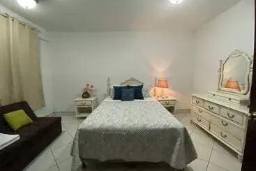 ペンション Apartamentos Confortables  Aeropuerto